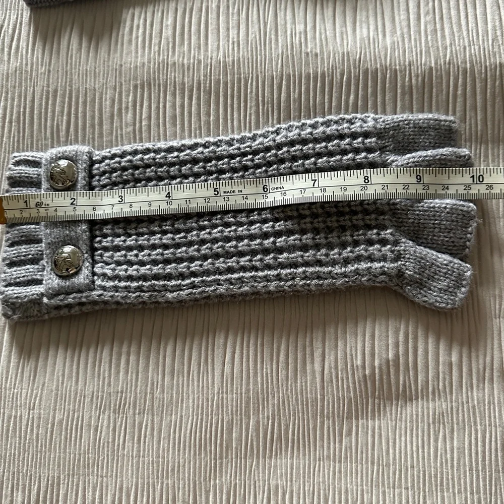 Michael Michael Kors Gray Fingerless Cable Knit Gloves NWOT